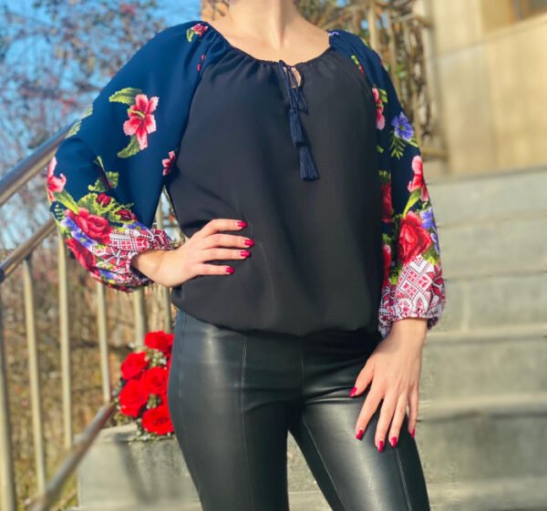 Bluza stilizata cu motive traditionale Margareta 7