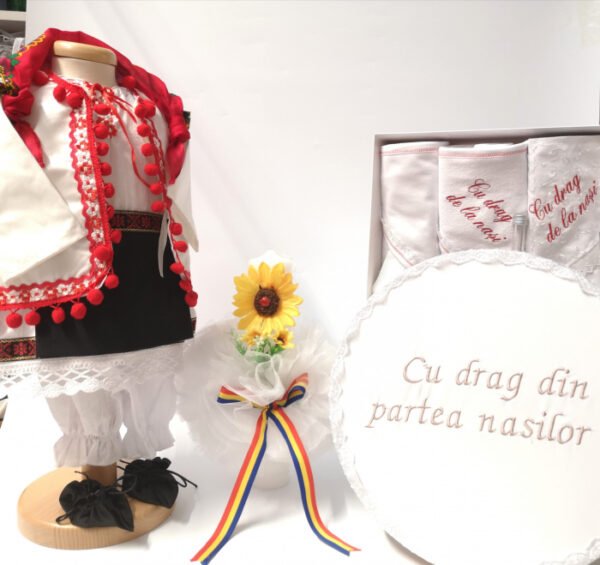 Set Botez Traditional Delia 4 piese costumas lumanare trusou si cufar