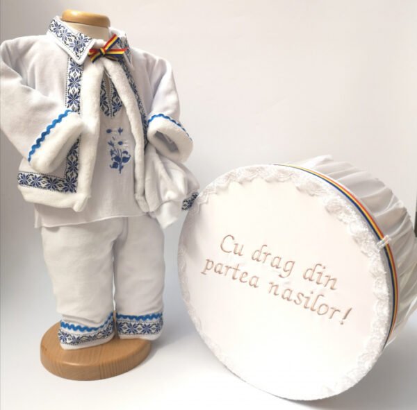 Set Botez Traditional Raul 13 2 piese costumas traditional si cutie pentru botez Traditional