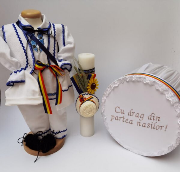 Set Traditional Botez Costumas baietel Cutie pentru trusou Lumanare 2