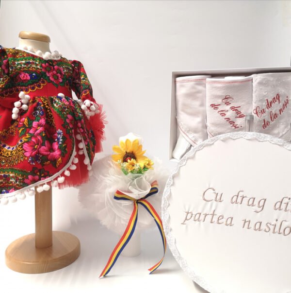 Set Traditional Botez Costumas fetita Trusou Cutie pentru trusou Lumanare TUL 2