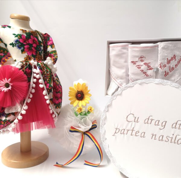 Set Traditional Botez Costumas fetita Trusou Cutie pentru trusou Lumanare TUL