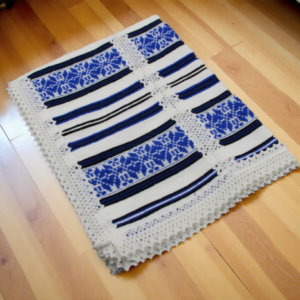 Artizanat traditional Elena 130x 50 cm alb cu albastru