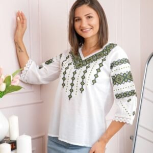 Bluza alba cu motiv geometric verde Doina 04