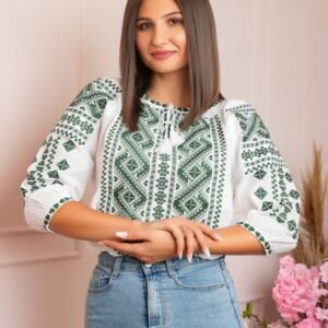 Bluza alba cu motiv geometric verde Minerva 02