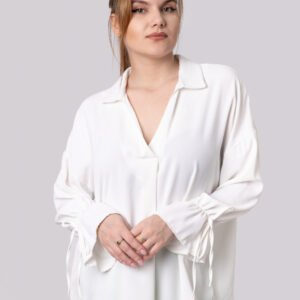 Bluza alba vaporoasa cu maneci clopot