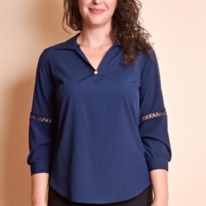 Bluza albastra cu dantela pe maneca