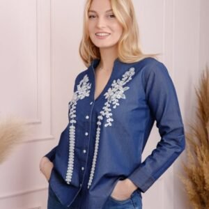Bluza albastra cu motiv floral alb Violeta
