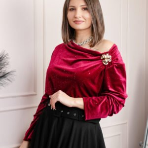 Bluza eleganta din catifea Noelle cu brosa aurie si decolteu lejer - Visiniu