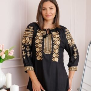 Bluza neagra cu motiv floral crem Iolanda 02