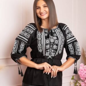 Bluza neagra cu motiv geometric alb Gentiana