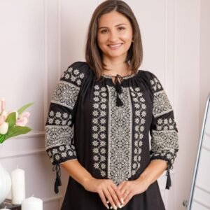 Bluza neagra cu motiv geometric auriu Cezara