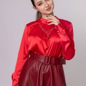 Bluza rosie eleganta cu lantisor decorativ