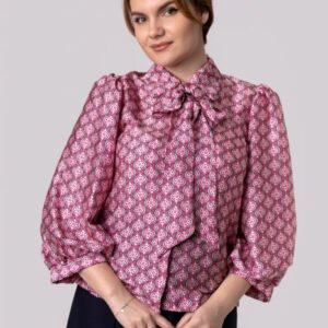 Bluza roz cu imprimeuri florale si funda la guler