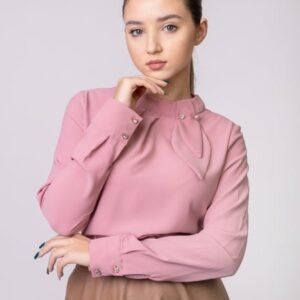 Bluza roz eleganta cu pliuri la bust si aplicatie decorativa