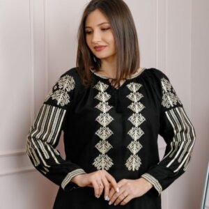 Bluza tip ie neagra cu motiv geometric auriu Olimpia
