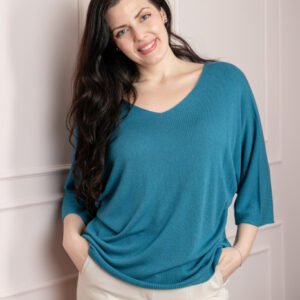 Bluza tricotata turcoaz inchis cu maneci liliac