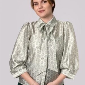Bluza verde cu imprimeuri florale si funda la guler