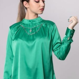Bluza verde eleganta cu lantisor decorativ