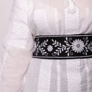 Brau traditional negru cu motiv floral alb Smaranda