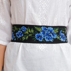 Brau traditional negru cu motiv floral albastru Ilona 02