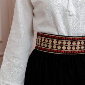 Brau traditional negru cu motiv floral crem Ivona 02
