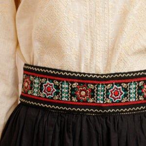 Brau traditional negru cu motiv floral multicolor Emanuela