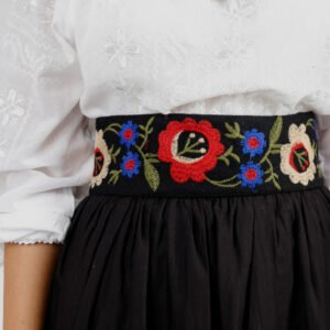 Brau traditional negru cu motiv floral multicolor Flavia 01