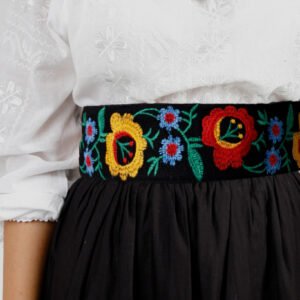 Brau traditional negru cu motiv floral multicolor Flavia 02