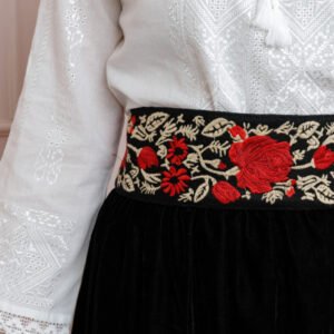 Brau traditional negru cu motiv floral rosu Flora