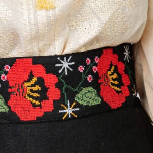 Brau traditional negru cu motiv floral rosu Zina