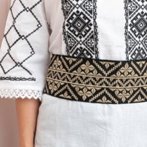 Brau traditional negru cu motiv geometric auriu Dorina