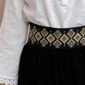 Brau traditional negru cu motiv geometric crem Roxana
