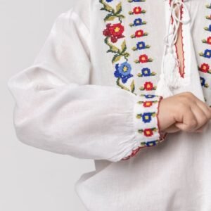 Camasa traditionala de baieti alba cu motiv floral tricolor Dima