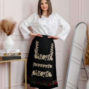 Catrinta traditionala neagra cu broderie florala aurie Madalina