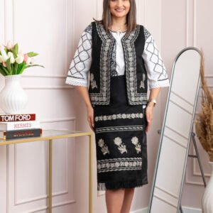 Catrinta traditionala neagra cu broderie florala aurie Mihaela