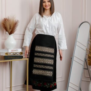 Catrinta traditionala neagra cu broderie florala aurie Ruxandra