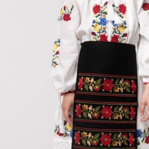 Catrinta traditionala neagra pentru fetite cu broderie florala rosie Sonia 01