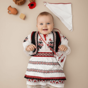 Costum Traditional Fetite Bianca 14