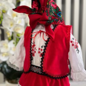 Costum national fetite Mira 10