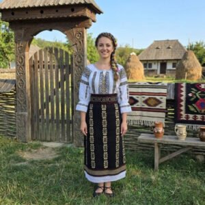 Costum popular format din catrinta , brau si ie - Nadia 3