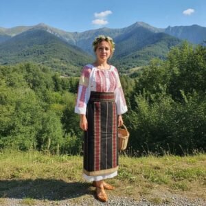 Costum popular format din catrinta , brau si ie - Regina