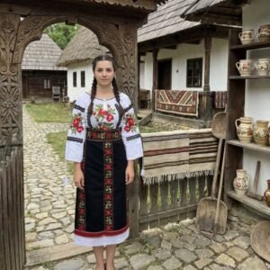 Costum popular format din catrinta , brau si ie - Robertina 8