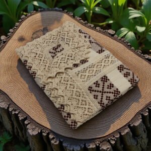 Fata de masa traditionala din bumbac cu dantela