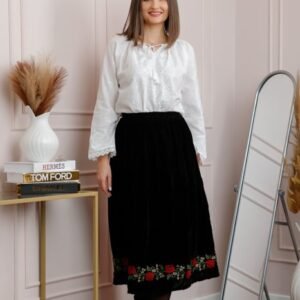 Fusta neagra din catifea cu broderie florala rosie Sofia