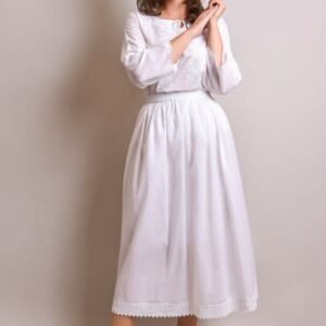Fusta traditionala alba - poale lungi 01
