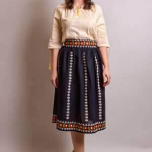 Fusta traditionala neagra cu broderie florala rosie Catalina