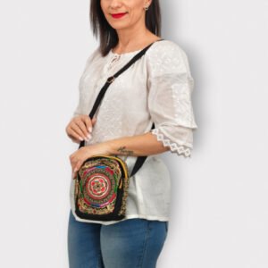 Geanta brodata traditional 4