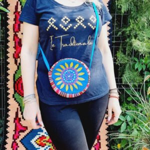 Geanta stilizata cu motive traditionale cu floare 6