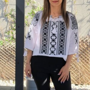 Ie Traditionala Melania 8